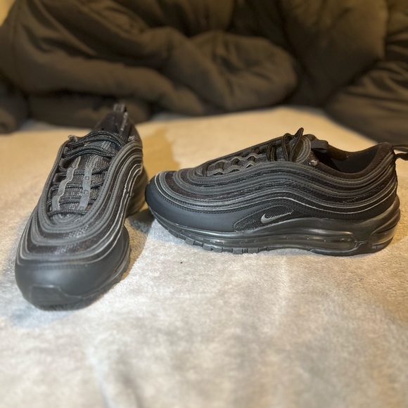 black air maxes perfect condition - Picture 2 of 2